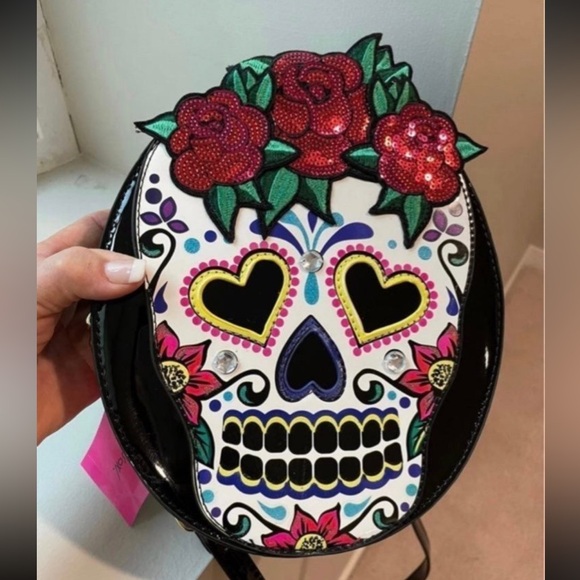 BETSEY JOHNSON SUGAR SKULL KITSCH BLACK PATENT CROSSBODY PURSE - Picture 1 of 6